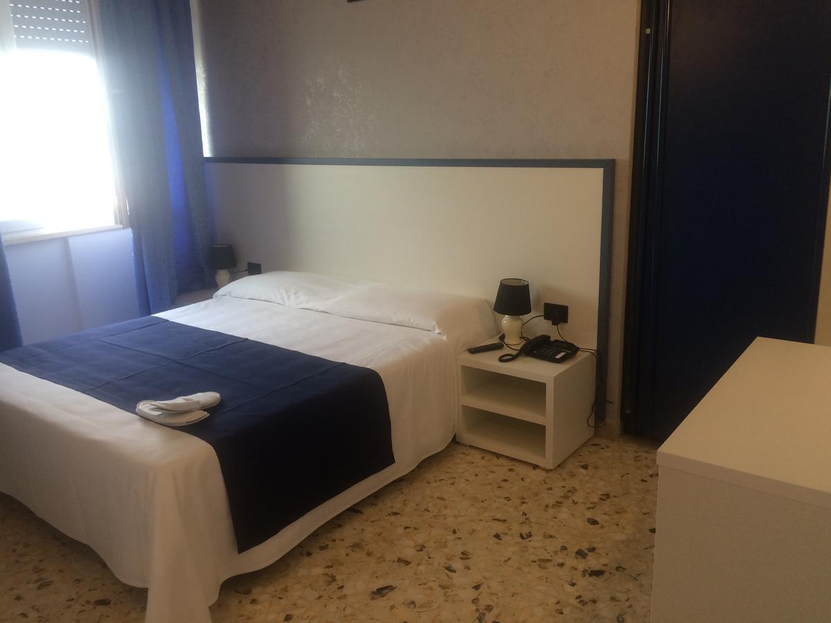 Alex & Lorenz Hotel Torvaianica Ngoại thất bức ảnh