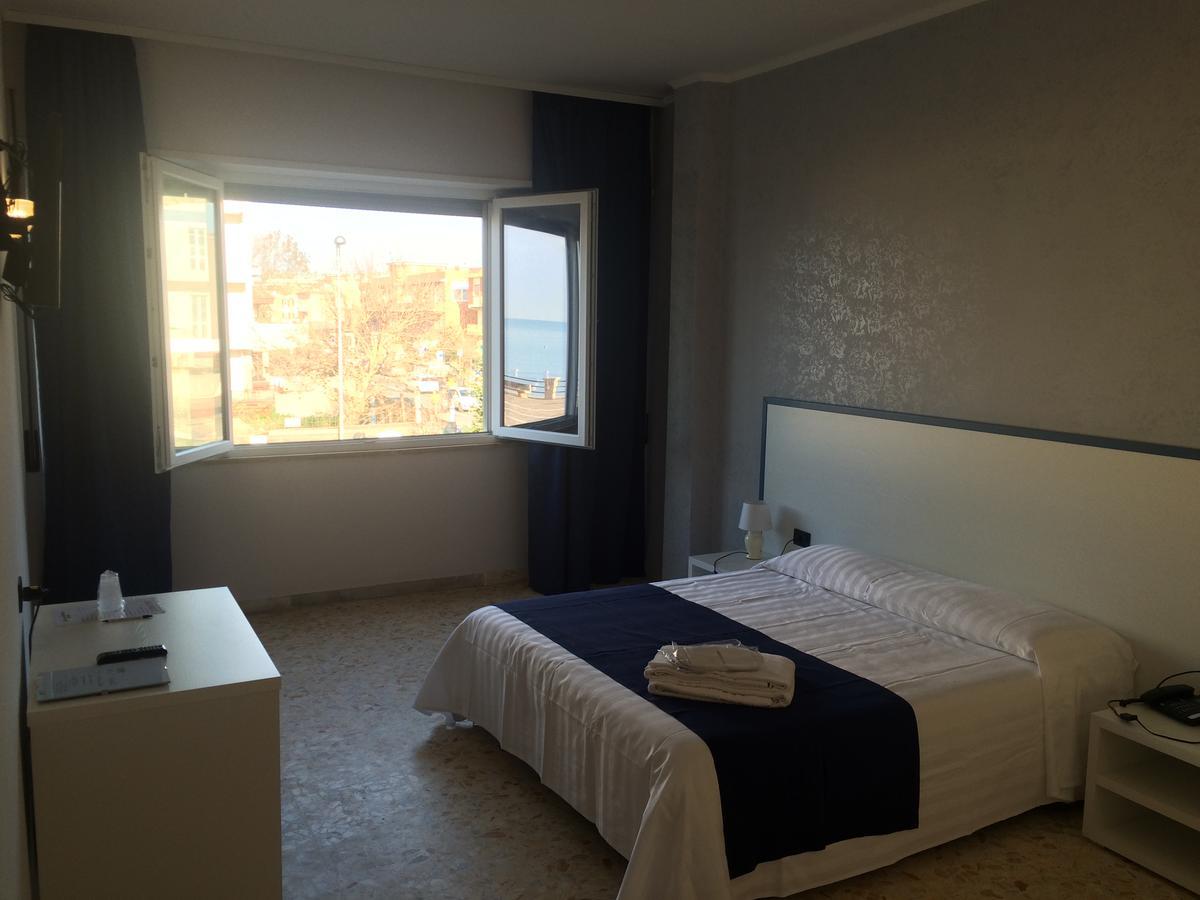 Alex & Lorenz Hotel Torvaianica Ngoại thất bức ảnh