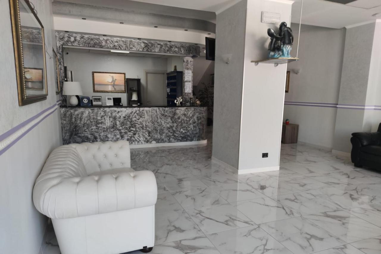 Alex & Lorenz Hotel Torvaianica Ngoại thất bức ảnh
