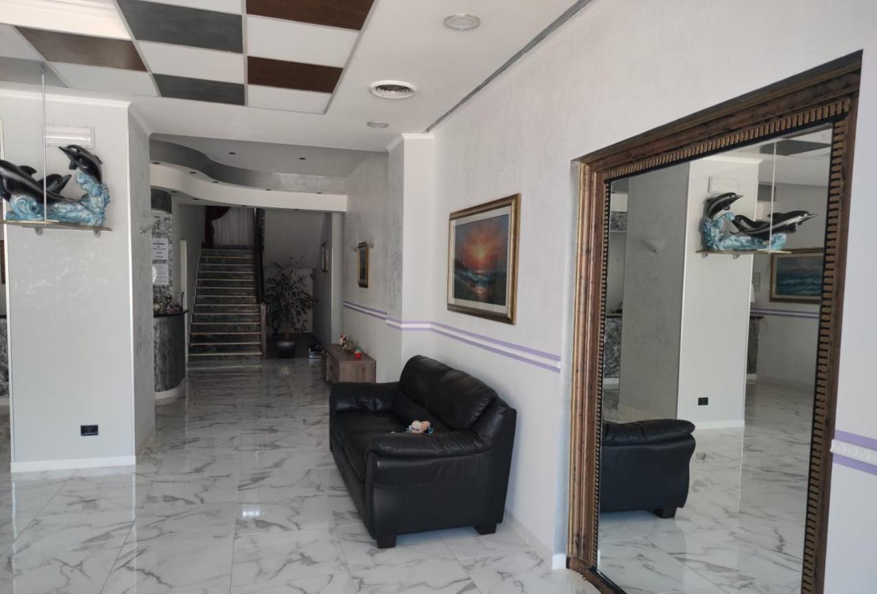 Alex & Lorenz Hotel Torvaianica Ngoại thất bức ảnh