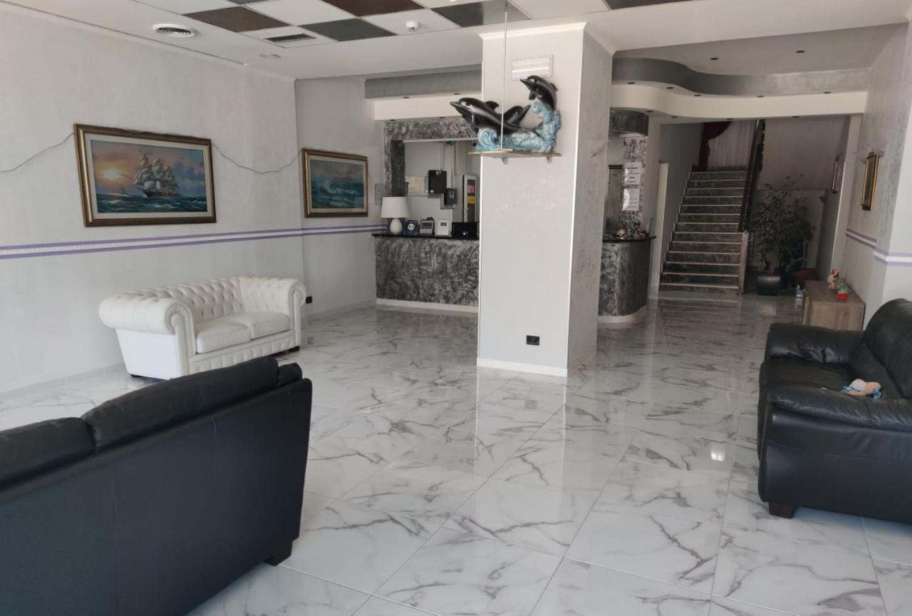 Alex & Lorenz Hotel Torvaianica Ngoại thất bức ảnh